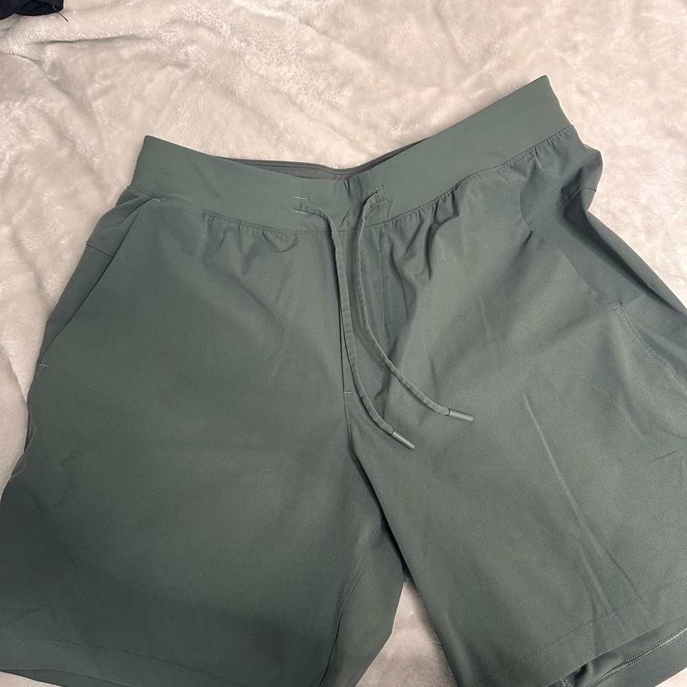 lululemon athletica Men's Drawstring Athletic Shorts - Sage Green